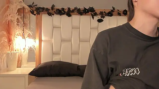 Snapshot of Daphne_And_Roger chatting on November 7, 2025, 11:04 am Daphne And Roger online show from November 7, 2025, 11:04 am