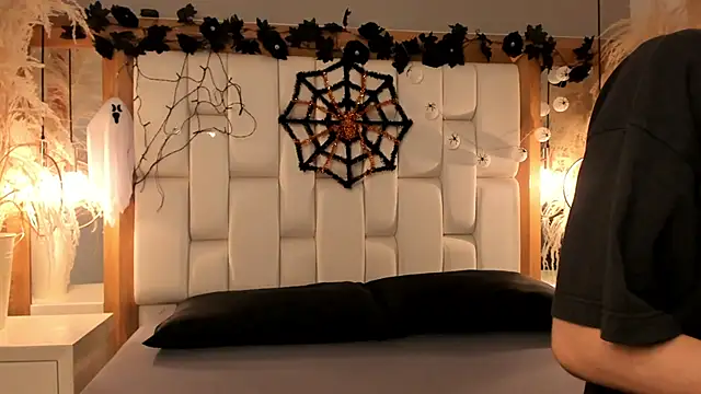 Snapshot of Daphne_And_Roger chatting on October 11, 2025, 11:33 am Daphne And Roger online show from October 11, 2025, 11:33 am