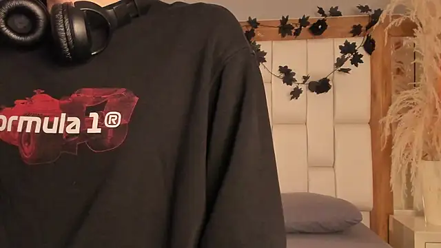 Snapshot of Daphne_And_Roger chatting on January 6, 2026, 11:14 am Daphne And Roger online show from January 6, 2026, 11:14 am