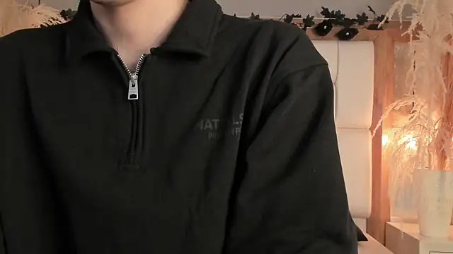 Snapshot of Daphne_And_Roger chatting on January 7, 2026, 11:04 am Daphne And Roger online show from January 7, 2026, 11:04 am