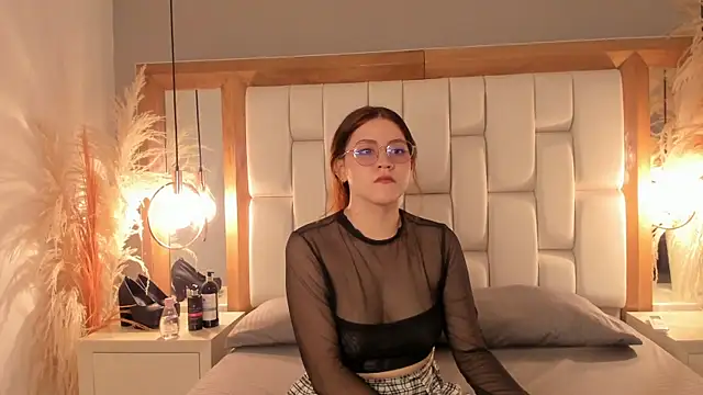 Snapshot of Daphne_And_Roger chatting on September 9, 2025, 11:41 am Daphne And Roger online show from September 9, 2025, 11:41 am