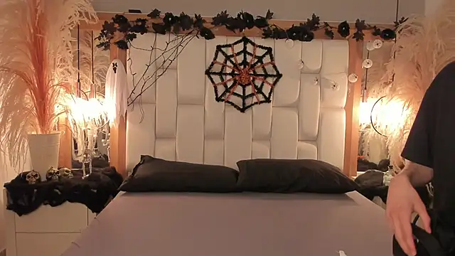 Snapshot of Daphne_And_Roger chatting on October 20, 2025, 11:33 am Daphne And Roger online show from October 20, 2025, 11:33 am