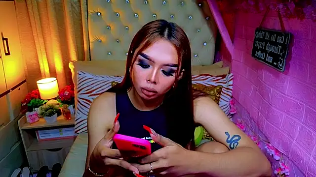 Snapshot of MoniqueCeleste chatting on April 6, 2026, 4:46 am MoniqueCeleste online show from April 6, 2026, 4:46 am