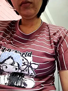 LuxiLuxi18x online show from November 11, 2025, 12:11 pm