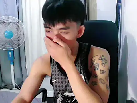 urhunky boy online show from September 18, 2025, 1:08 am