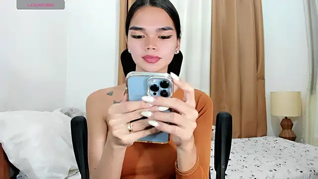 Snapshot of kendall_petite18 chatting on June 7, 2026, 4:23 pm kendall petite18 online show from June 7, 2026, 4:23 pm