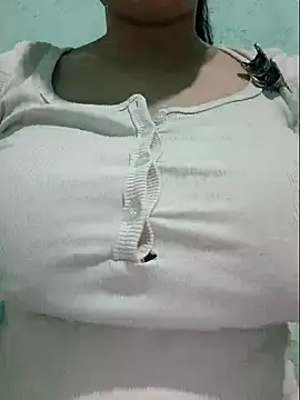 Shiny Babe online show from May 12, 2026, 2:01 pm