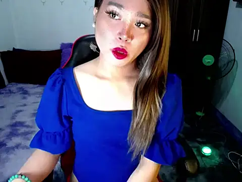 Urassiansweetcummer online show from December 19, 2025, 2:15 am