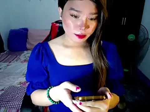 Urassiansweetcummer online show from October 15, 2025, 2:21 am