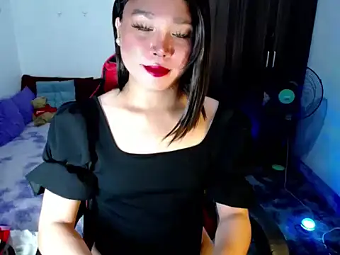 Urassiansweetcummer online show from May 16, 2026, 1:37 am