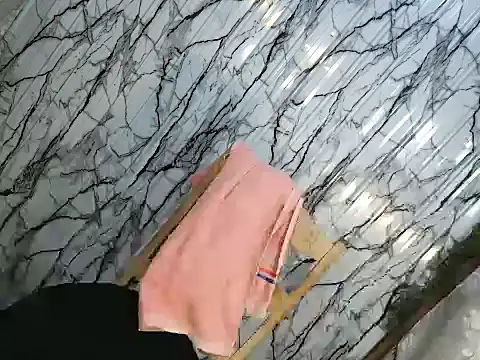 queen staceyy online show from April 14, 2026, 11:43 pm