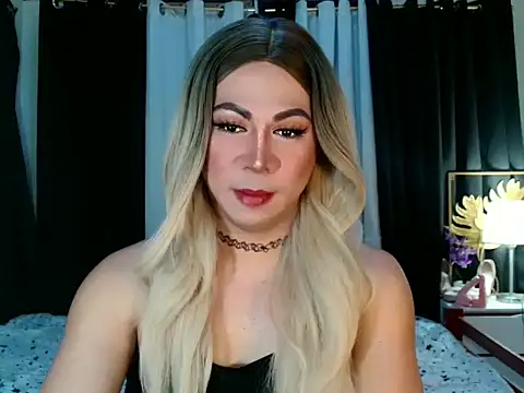 Snapshot of _Carmilla chatting on September 20, 2025, 11:37 am  Carmilla online show from September 20, 2025, 11:37 am