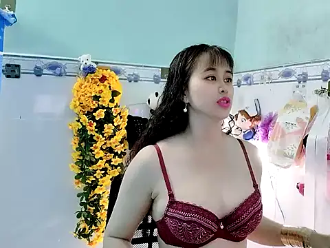 Snapshot of emgaixinhngoan chatting on September 24, 2025, 12:11 pm emgaixinhngoan online show from September 24, 2025, 12:11 pm