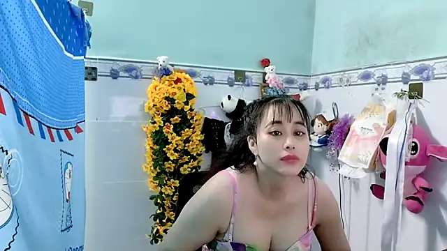 Snapshot of emgaixinhngoan chatting on September 28, 2025, 3:52 pm emgaixinhngoan online show from September 28, 2025, 3:52 pm
