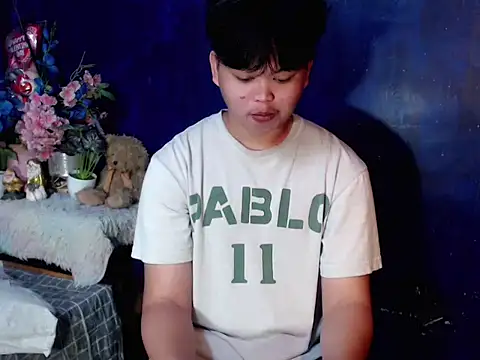 Snapshot of Reynelcock chatting on February 10, 2026, 5:45 pm Reynelcock online show from February 10, 2026, 5:45 pm