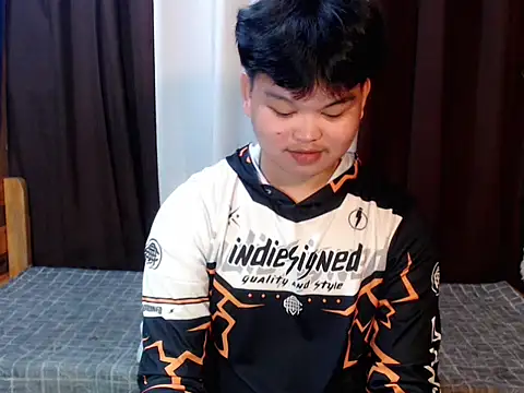 Snapshot of Reynelcock chatting on March 28, 2026, 6:31 pm Reynelcock online show from March 28, 2026, 6:31 pm