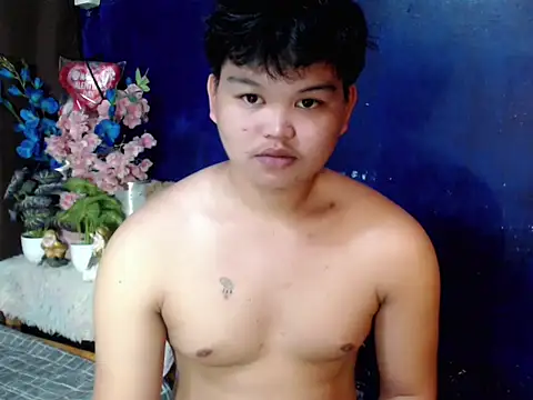 Snapshot of Reynelcock chatting on March 13, 2026, 6:13 pm Reynelcock online show from March 13, 2026, 6:13 pm