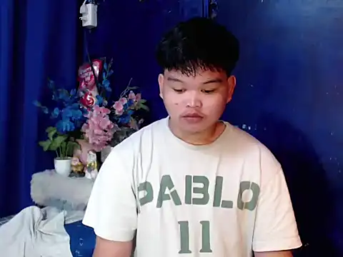 Snapshot of Reynelcock chatting on February 11, 2026, 5:35 pm Reynelcock online show from February 11, 2026, 5:35 pm