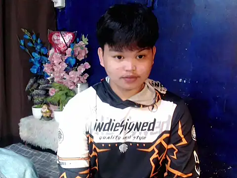 Snapshot of Reynelcock chatting on March 11, 2026, 6:24 pm Reynelcock online show from March 11, 2026, 6:24 pm