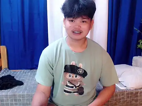 Snapshot of Reynelcock chatting on February 5, 2026, 6:15 pm Reynelcock online show from February 5, 2026, 6:15 pm