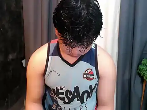 Snapshot of Reynelcock chatting on April 4, 2026, 7:48 am Reynelcock online show from April 4, 2026, 7:48 am