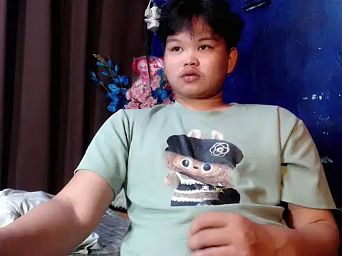 Snapshot of Reynelcock chatting on April 7, 2026, 12:51 pm Reynelcock online show from April 7, 2026, 12:51 pm