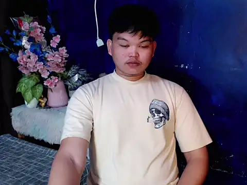 Snapshot of Reynelcock chatting on April 15, 2026, 4:33 pm Reynelcock online show from April 15, 2026, 4:33 pm