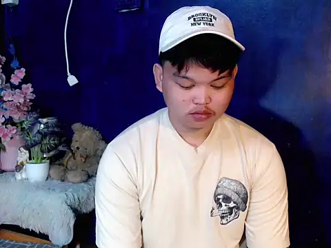 Snapshot of Reynelcock chatting on April 14, 2026, 4:34 pm Reynelcock online show from April 14, 2026, 4:34 pm