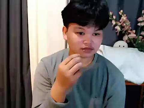 Snapshot of Reynelcock chatting on April 3, 2026, 9:38 am Reynelcock online show from April 3, 2026, 9:38 am