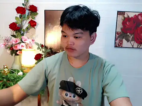 Snapshot of Reynelcock chatting on May 5, 2026, 4:26 am Reynelcock online show from May 5, 2026, 4:26 am