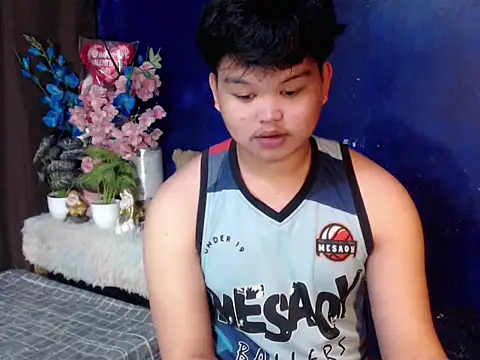 Snapshot of Reynelcock chatting on March 8, 2026, 6:22 pm Reynelcock online show from March 8, 2026, 6:22 pm