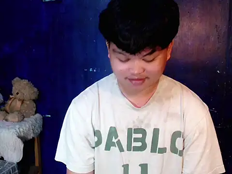 Snapshot of Reynelcock chatting on April 10, 2026, 12:23 pm Reynelcock online show from April 10, 2026, 12:23 pm