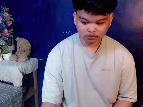 Snapshot of Reynelcock chatting on April 13, 2026, 5:39 pm Reynelcock online show from April 13, 2026, 5:39 pm