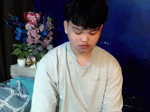 Snapshot of Reynelcock chatting on March 24, 2026, 6:19 pm Reynelcock online show from March 24, 2026, 6:19 pm