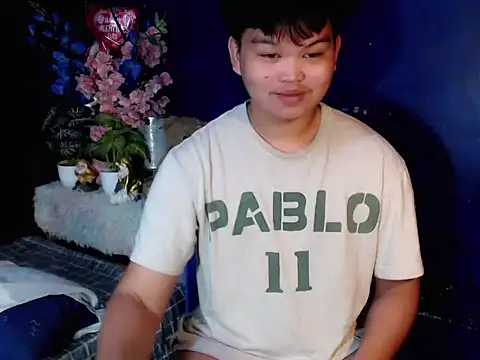 Snapshot of Reynelcock chatting on March 13, 2026, 3:22 am Reynelcock online show from March 13, 2026, 3:22 am