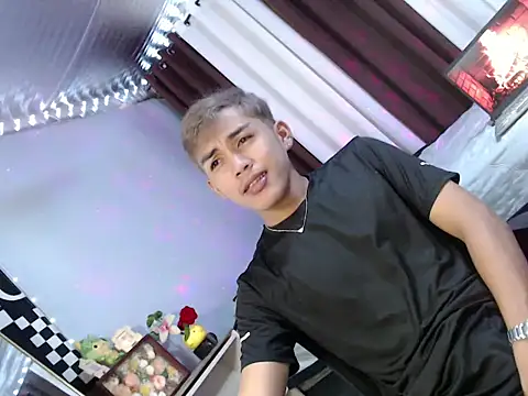 urhot chany online show from July 10, 2026, 4:45 am