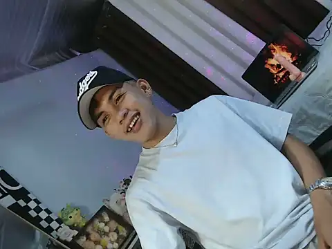 urhot chany online show from July 6, 2026, 7:27 pm