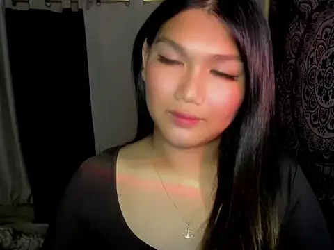 Snapshot of Lou_heart chatting on February 7, 2026, 12:02 pm Lou heart online show from February 7, 2026, 12:02 pm