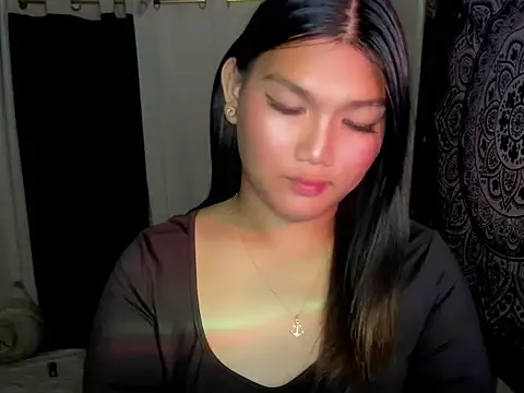 Snapshot of Lou_heart chatting on February 6, 2026, 2:46 pm Lou heart online show from February 6, 2026, 2:46 pm