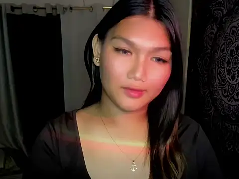 Snapshot of Lou_heart chatting on February 11, 2026, 5:13 pm Lou heart online show from February 11, 2026, 5:13 pm