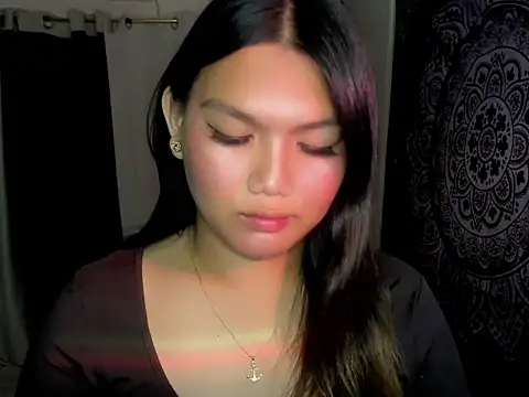 Snapshot of Lou_heart chatting on February 8, 2026, 3:32 pm Lou heart online show from February 8, 2026, 3:32 pm