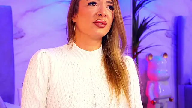 Izabellle02 online show from December 22, 2025, 6:24 am