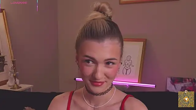 Snapshot of BeatrixGummer chatting on October 17, 2025, 8:10 pm BeatrixGummer online show from October 17, 2025, 8:10 pm