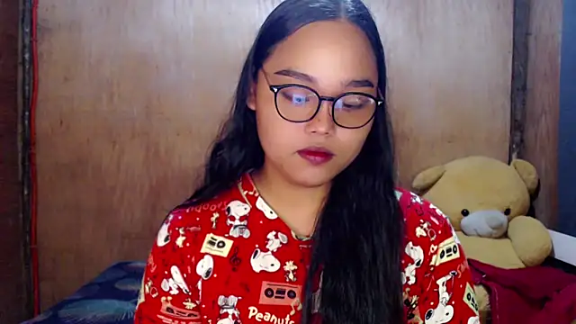 Snapshot of _Lylia chatting on October 8, 2025, 12:56 am Lylia online show from October 8, 2025, 12:56 am