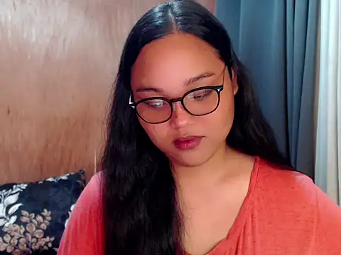 Snapshot of _Lylia chatting on October 5, 2025, 12:23 am Lylia online show from October 5, 2025, 12:23 am