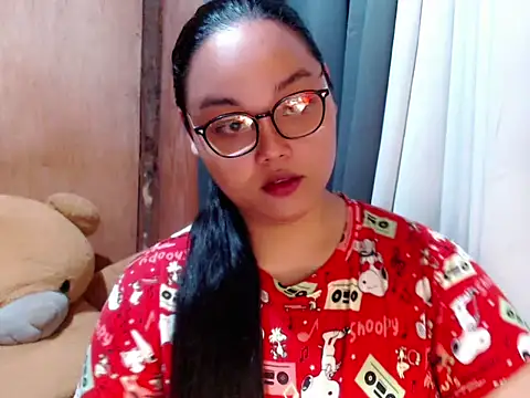  Lylia online show from February 15, 2026, 9:25 pm