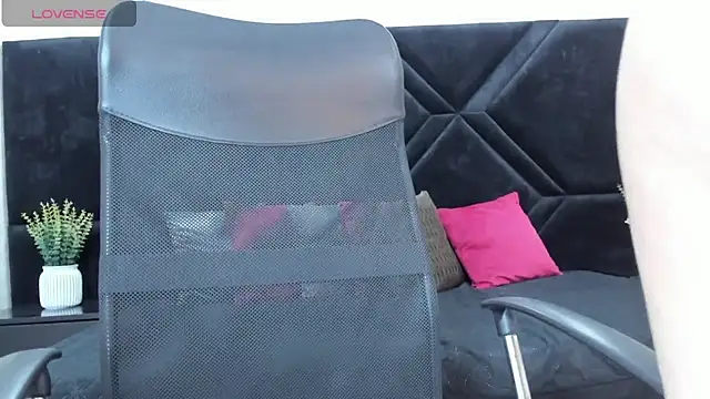 Dantzel  online show from February 9, 2026, 9:35 pm