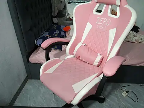 Snapshot of Ori-Yannie chatting on October 8, 2025, 7:10 am Ori-Yannie online show from October 8, 2025, 7:10 am