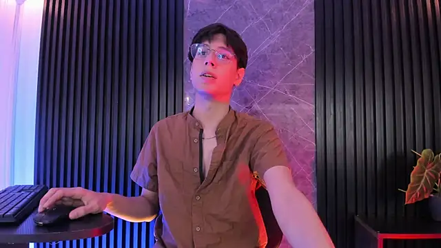 luixdust  online show from November 30, 2025, 5:41 am