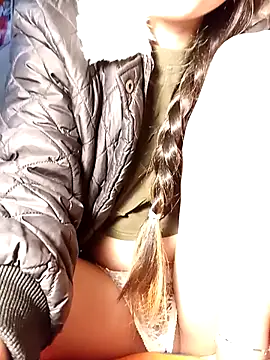 Snapshot of Venessa chatting on November 26, 2025, 5:40 am Venessa online show from November 26, 2025, 5:40 am